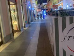 -枫叶小镇奥特莱斯