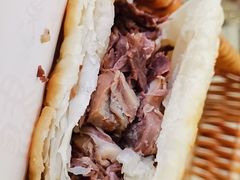 -李春秋驴肉火烧总店