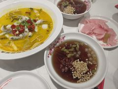 -渝是乎酸菜鱼(龙旗购物中心店)