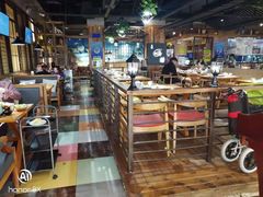 大堂-洪氏嗨捞·广东猪肚鸡·椰子鸡火锅(西咸万象城店)