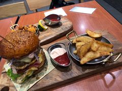 双蛋指椒牛肉汉堡-魏斯理汉堡(西安沣东吾悦店)