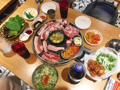 -江南猪肉商会无限续吃(弘大店)
