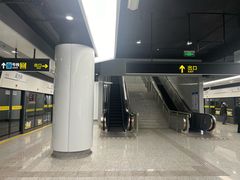 -蓝天路(地铁站)