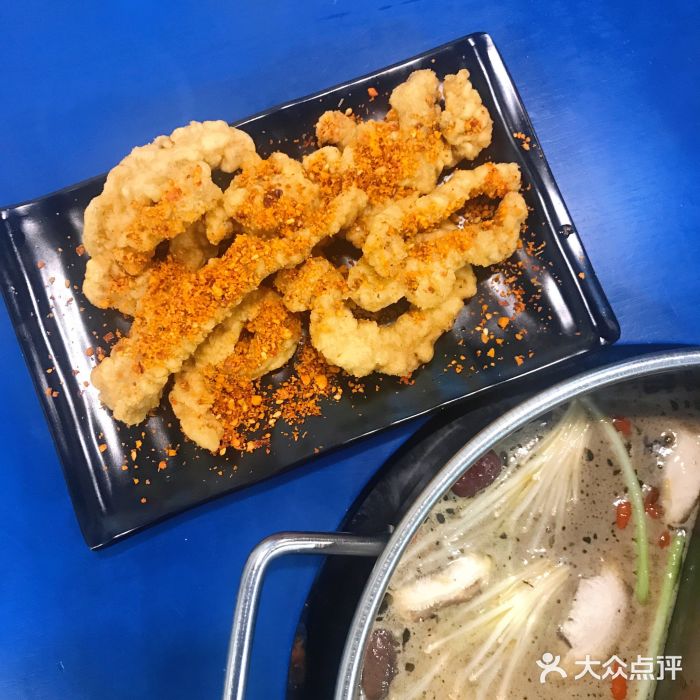 马路边边老成都串串香(星耀城店)黄金酥肉图片