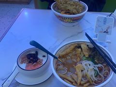 -弘束束柳州深巷螺蛳粉(珠江路店)
