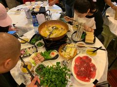 -鲜入围煮花胶鸡海鲜火锅