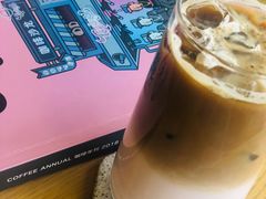 甜心草莓拿铁-ZING COFFEE 镜咖啡