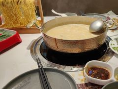 -洪氏嗨捞·广东猪肚鸡·椰子鸡火锅(西咸万象城店)