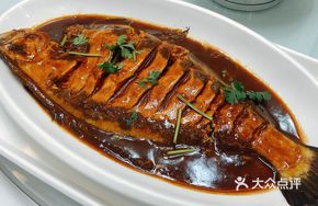 Sauce-Braised Duck and Fish Slices
