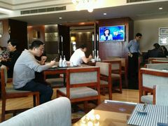 -武汉光谷广场杨家湾地铁站怡程酒店