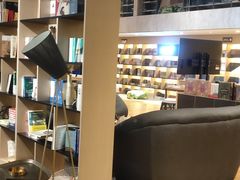 -新华里咖啡书吧(新华书店小寨店)