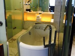 -上海滴水湖皇冠假日酒店