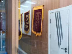 -靓芙泉专研痘痘肌