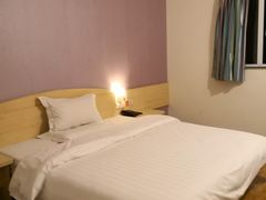 -7天连锁酒店(上海徐家汇龙华路地铁站店)