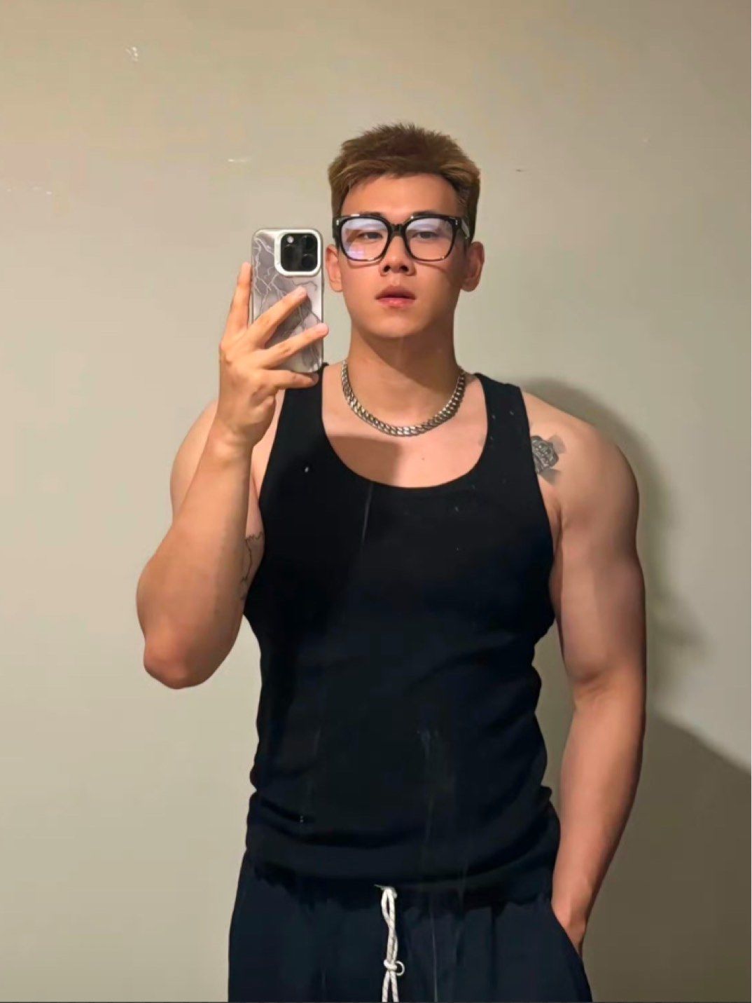 直男秀肌肉