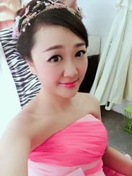 -现代经典婚纱摄影