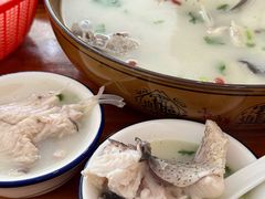 -美顺香食府鱼头老店(雪野湖店)