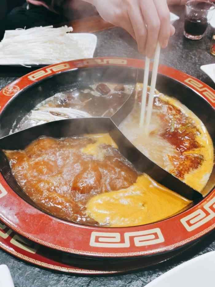 川蜀香重庆老火锅(于洪店)-"中秋之夜–晚餐!五点半左右到店已经顾客.