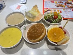 -汤姆家的牛排意面披萨(新城市广场店)