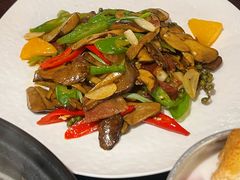 彩椒诺邓火腿炒见手青-滇野云南野生菌餐厅(陕西南路店)