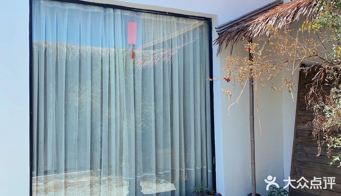 小姐妹们顶着大太阳出来聚餐听说了好久的鸡煲店