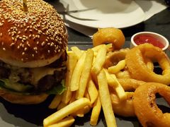 -恰餐厅及酒吧 CHAR Bar & Grill (北京丽都皇冠假日店)