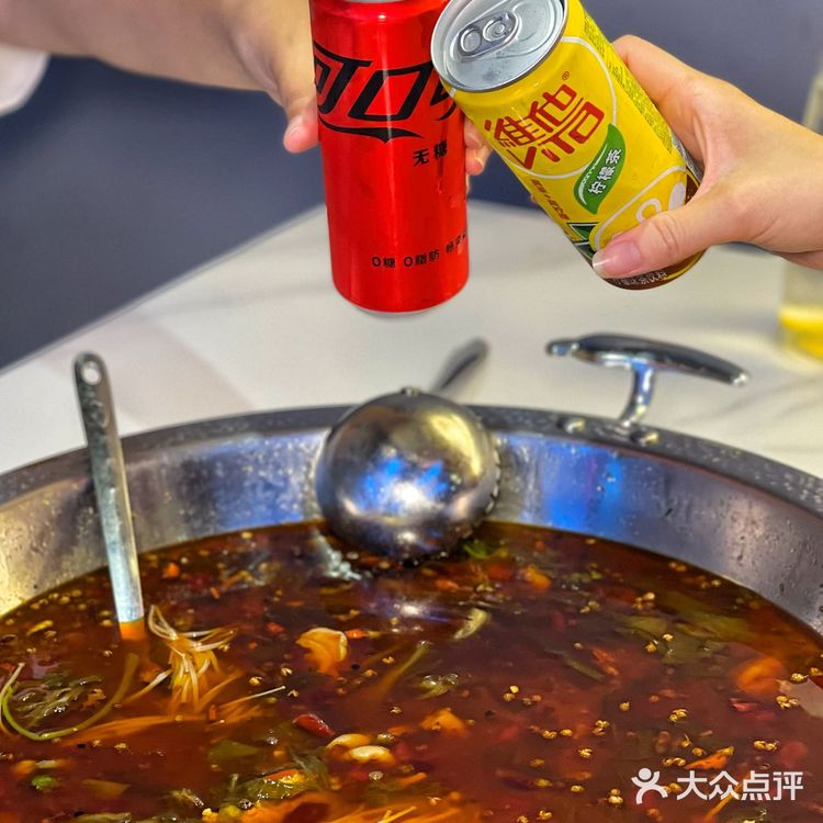 小称盘肥肠爱上鱼 | 魔都zui好吃的肥肠鱼锅,辣得爽快!