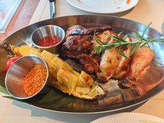 香草烤鸡配菠萝-J·one Bistro吉萬酒厨·牛排