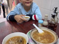 招牌海参花胶煲仔翅-添發碗仔翅美食