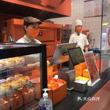 在金鹰世界负一楼，位置超棒。绝对是网红届的扛把子