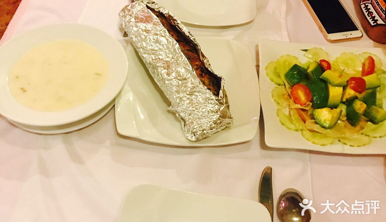 烤面包好吃！鸡肉奶油汤还可以