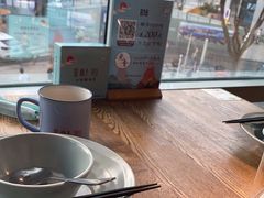 靠窗位-蜜桃餐厅·伴山(湖滨商业街店)