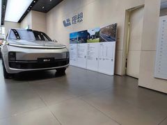 -理想汽车(世纪汇店)