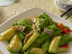 丝瓜炒鱿鱼-河边私房菜