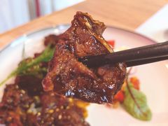 照烧谷饲牛肋条配橄榄油时蔬-幸薈飯堂