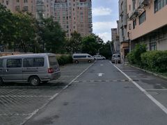 -锦江之星旅馆上海虹桥枢纽天山西路店-停车场