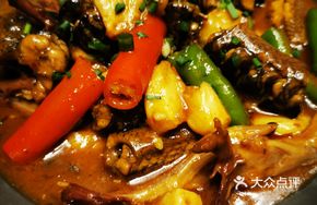 Eel Segments Braised with Duck Tongue