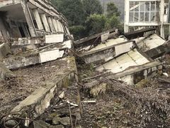 -四川汶川特大地震漩口中学遗址