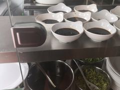 自助调料区-禧凰·老上海白斩鸡辣肉面店