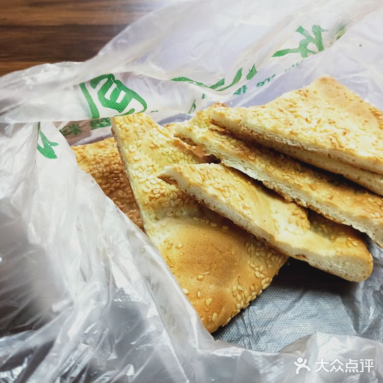 馕也不是现做的，微波炉加热，不推荐他家早餐