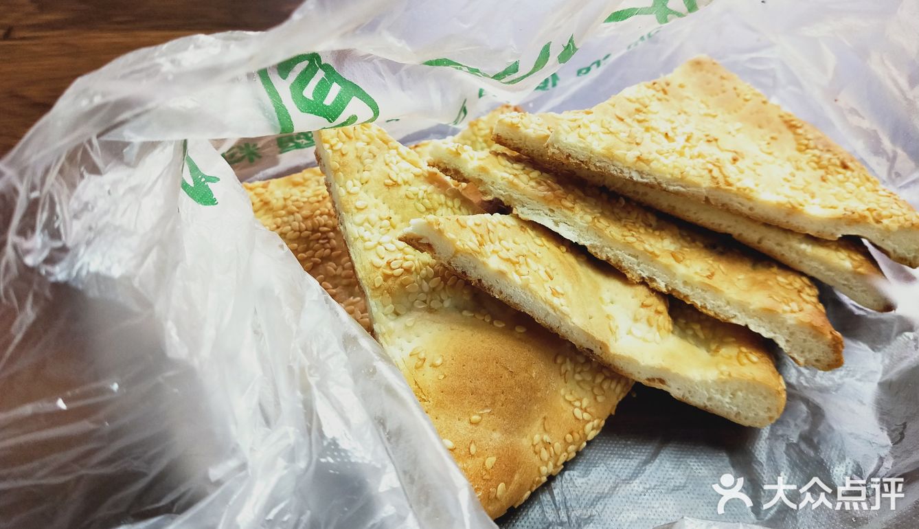 馕也不是现做的，微波炉加热，不推荐他家早餐