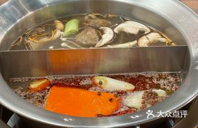 Hero's Double-Flavor Hot Pot
