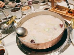 -洪氏嗨捞·广东猪肚鸡·椰子鸡火锅(西咸万象城店)