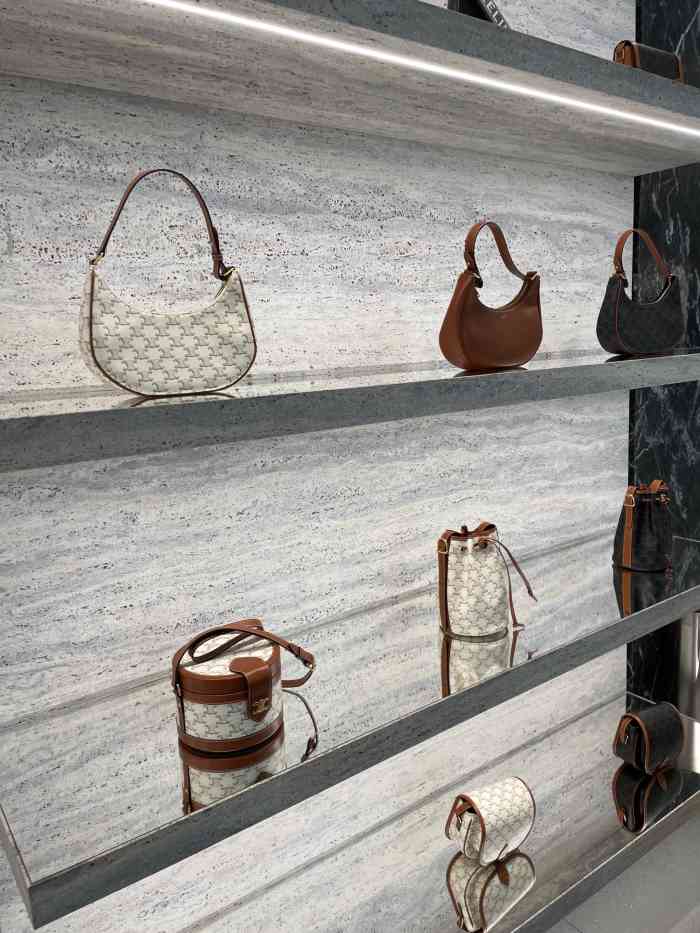 celine(恒隆广场店)-"celine的服务比较高冷,不过也好,看.