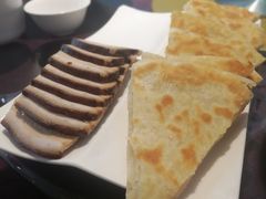 烙饼卷肉-聚友居酒楼