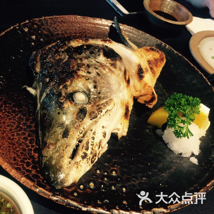 hatsune 隐泉日式料理(迪士尼小镇店)盐烤三文鱼头图片 