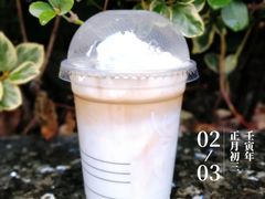 蓝丝绒飒雪拿铁-瑞幸咖啡(共和世家财院路店)