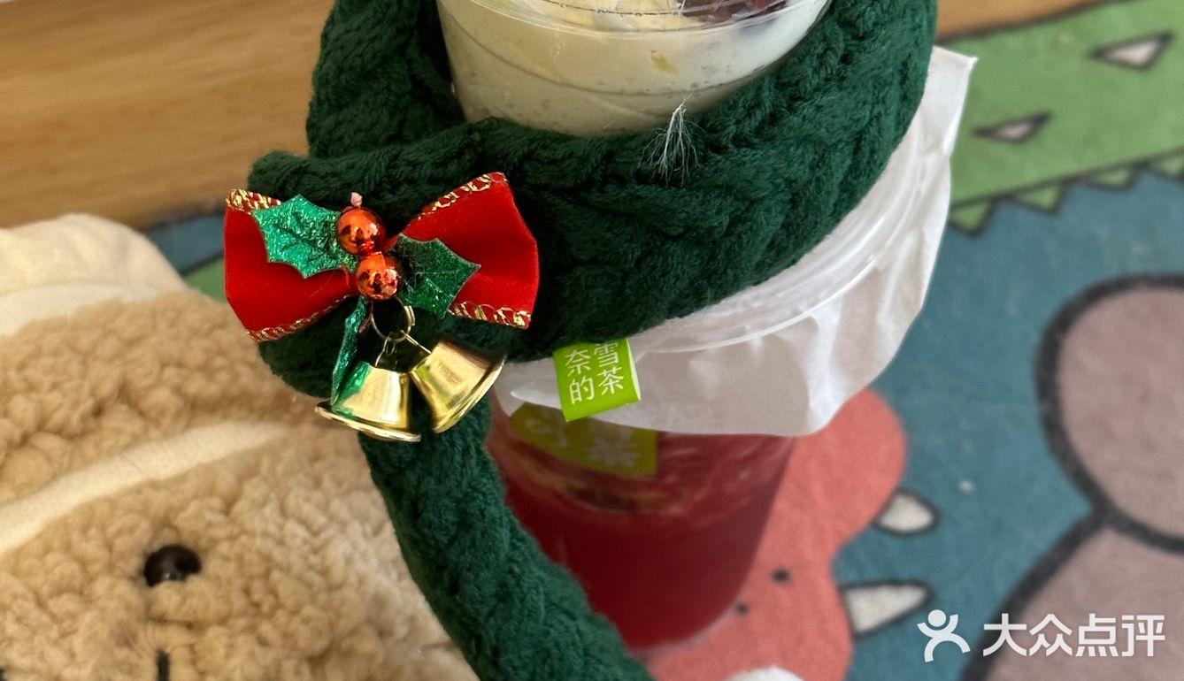 奈雪🎄车厘子圣诞树！送的宠物围脖实在太可爱啦