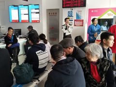 -中国移动周家嘴路营业厅-地上停车场