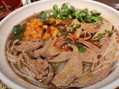 -爆炸头阿姨小四川正宗川味小吃(无任何分店)